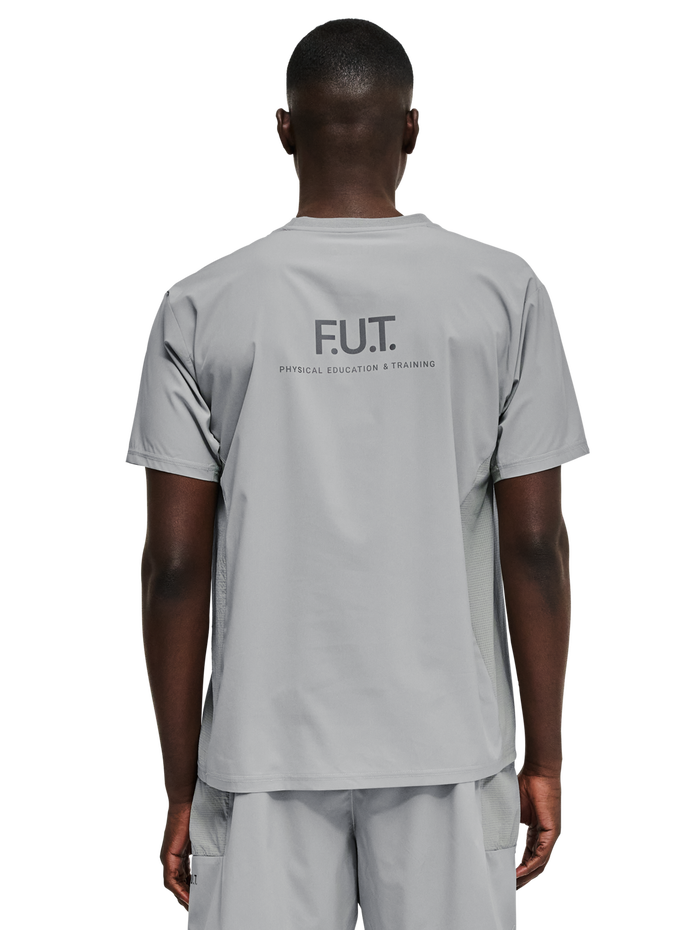 HALO SCOUT SS T-SHIRT, GRIFFIN, model