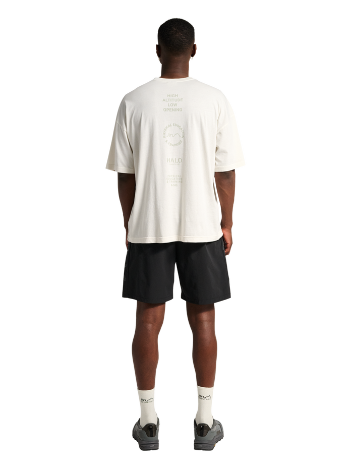 HALO GRAPHIC DIVISION SHORT, BLACK, model
