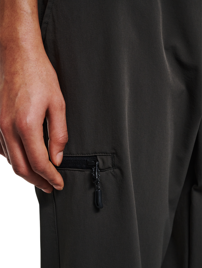 HALO TACTICAL PANTS, RAVEN, model