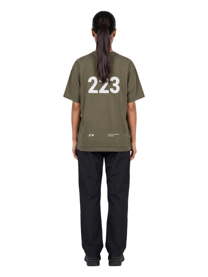 HALO GRAPHIC BOXY T-SHIRT, CAPERS/MARSHMALLOW, model
