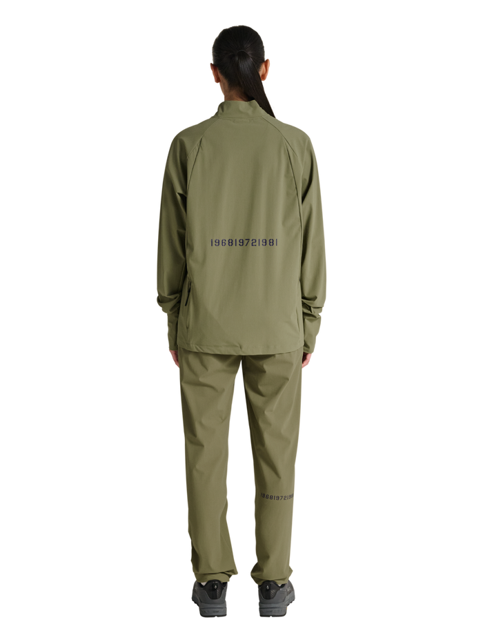HALO AIR HALF ZIP SHIRT, MERMAID, model