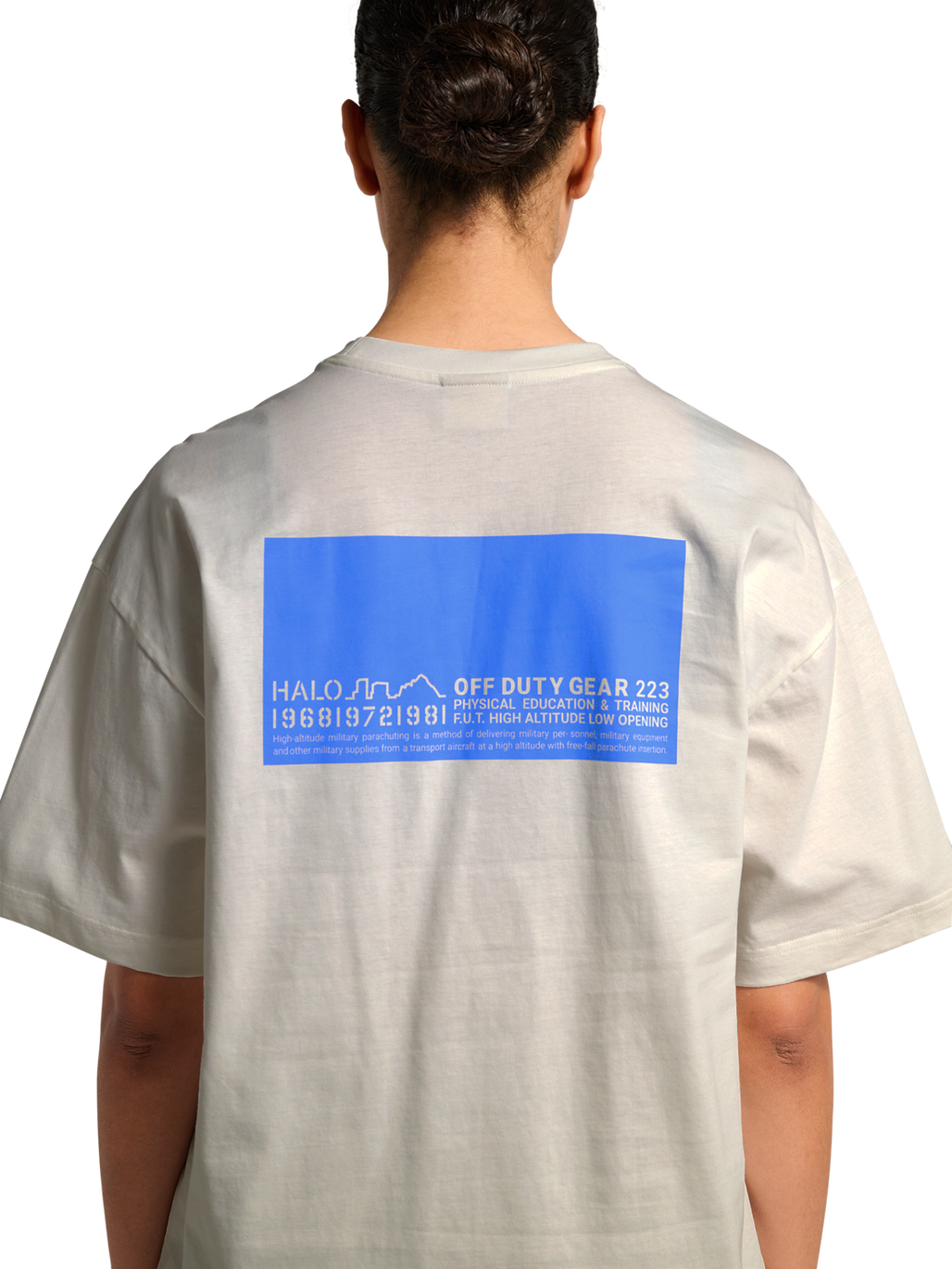 HALO GRAPHIC BOXY T-SHIRT, MARSHMALLOW/PALACE BLUE, model