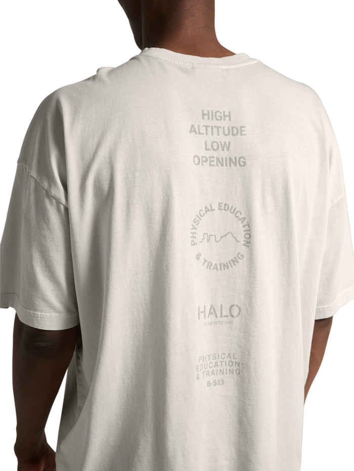 HALO GRAPHIC LOGO BOXY T-SHIRT, MARSHMALLOW, model