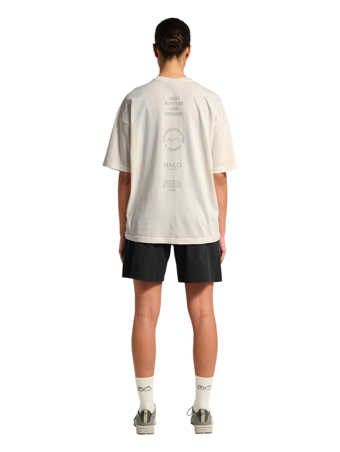 HALO GRAPHIC LOGO BOXY T-SHIRT, MARSHMALLOW, model