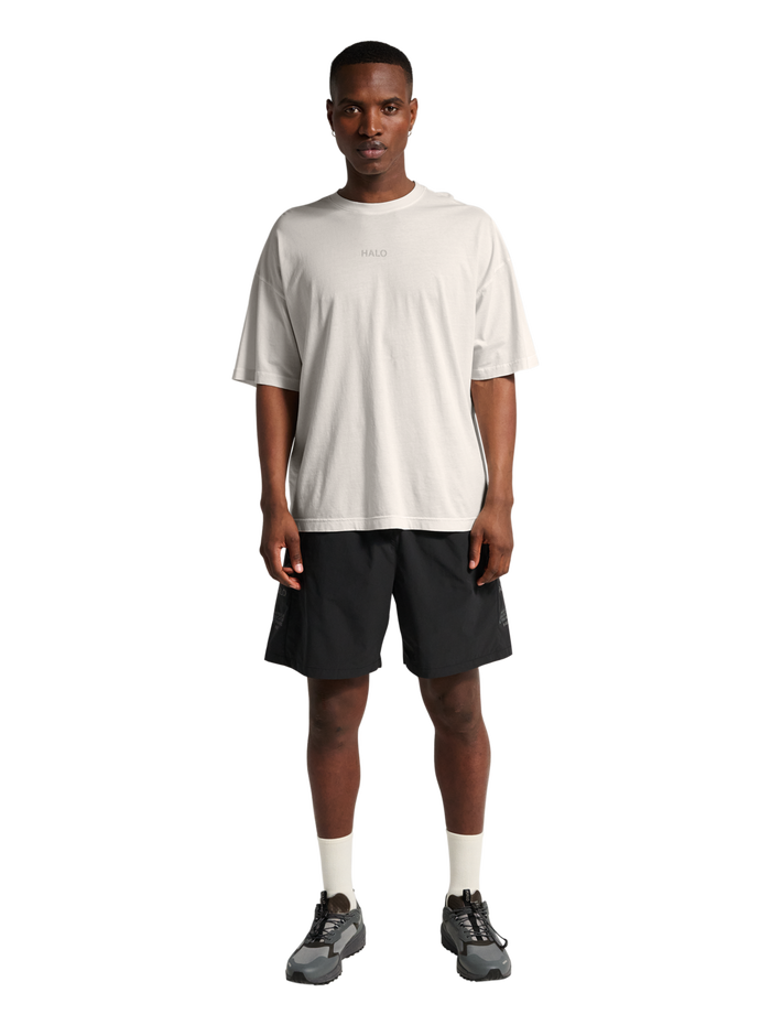 HALO GRAPHIC LOGO BOXY T-SHIRT, MARSHMALLOW, model