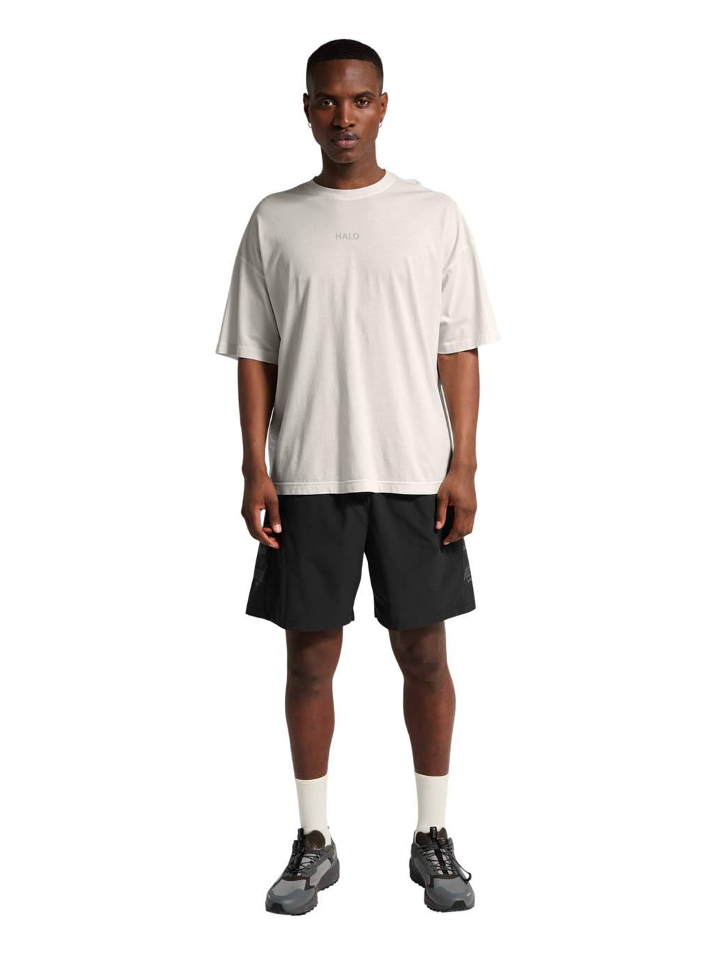 HALO GRAPHIC LOGO BOXY T-SHIRT, MARSHMALLOW, model