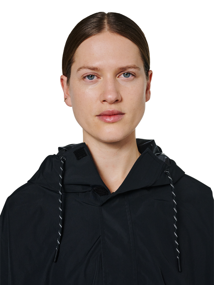 HALO RAINCOVER, BLACK, model