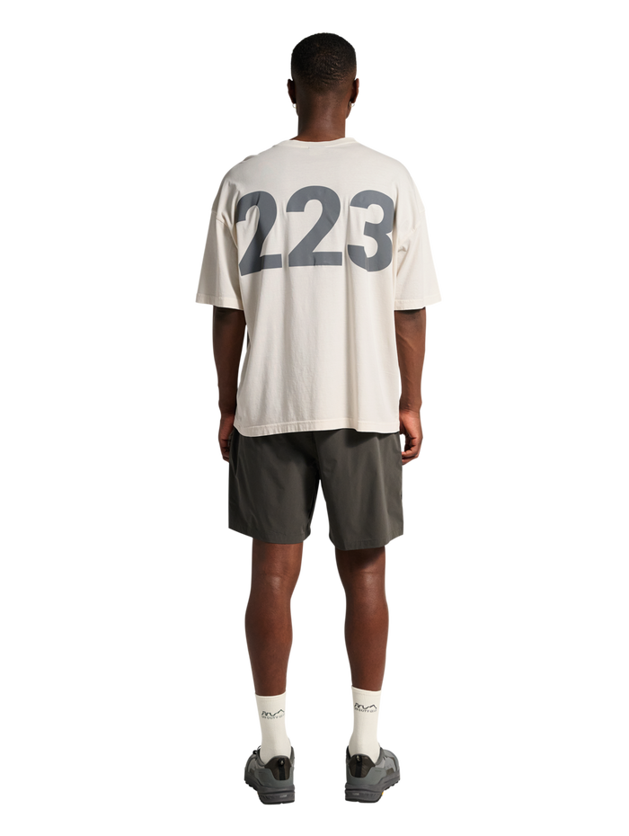 HALO DHOBI BOXY T-SHIRT, MARSHMALLOW, model