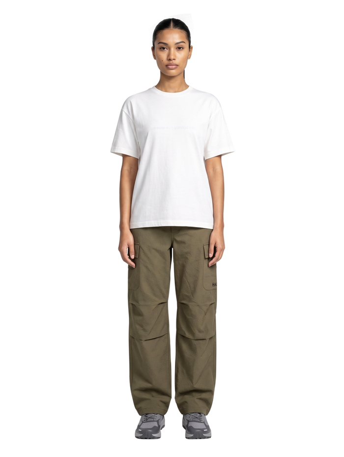HALO GRAPHIC BOXY T-SHIRT, MARSHMALLOW/WILD LIME, model