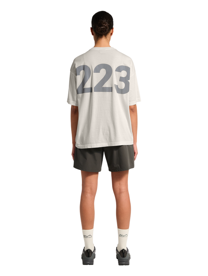 HALO DHOBI BOXY T-SHIRT, MARSHMALLOW, model