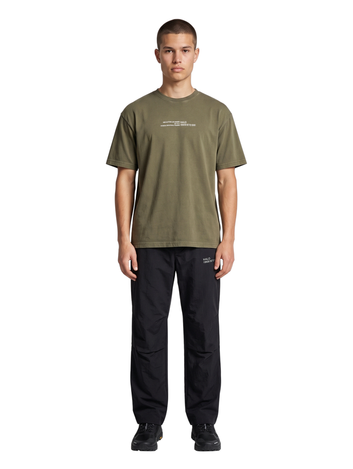 HALO GRAPHIC BOXY T-SHIRT, CAPERS/MARSHMALLOW, model