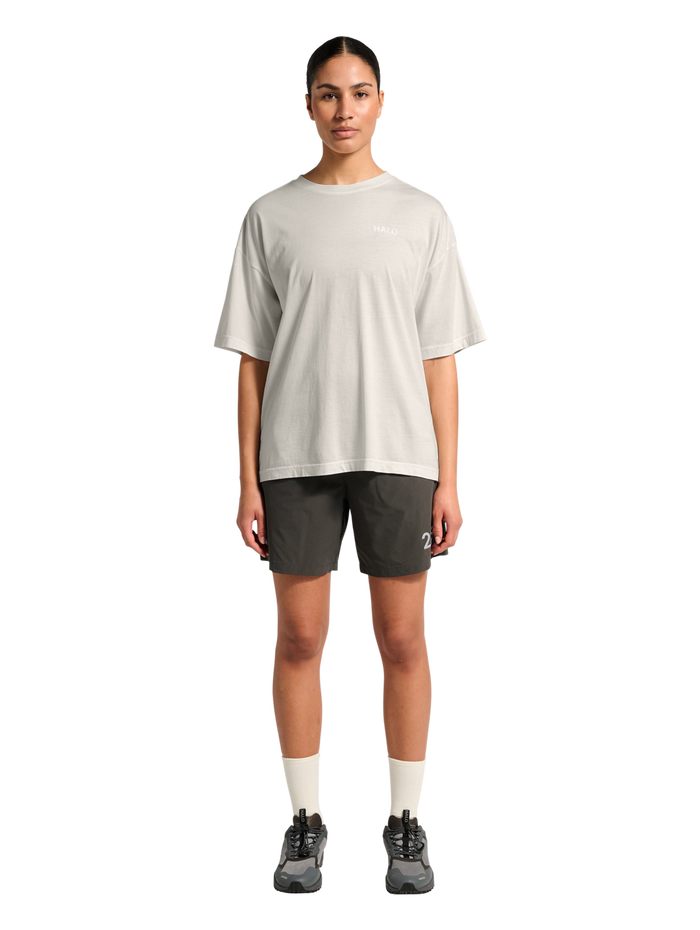 HALO DHOBI BOXY T-SHIRT, MARSHMALLOW, model