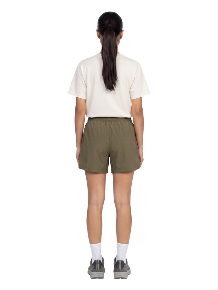 HALO SHORTS, CAPERS, model