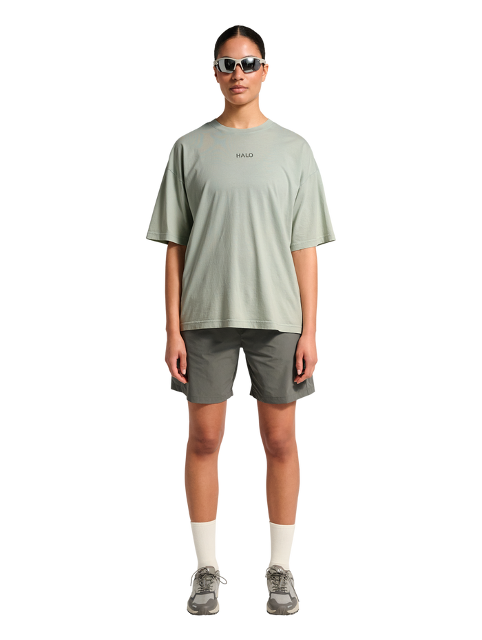 HALO GRAPHIC LOGO BOXY T-SHIRT, STORM GRAY, model