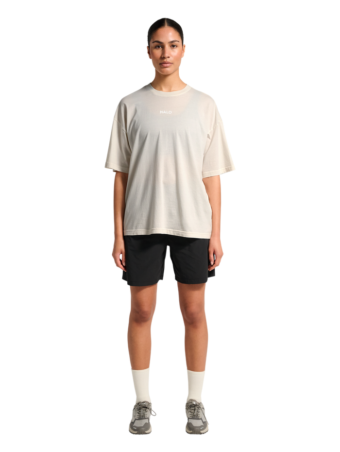 HALO GRAPHIC LOGO BOXY T-SHIRT, MARSHMALLOW, model