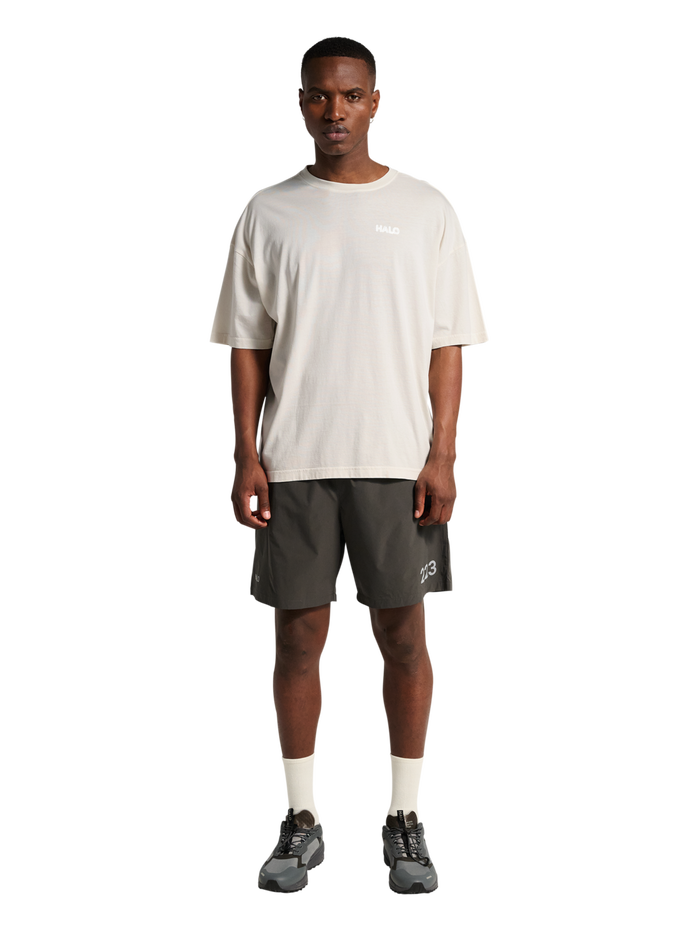 HALO DHOBI BOXY T-SHIRT, MARSHMALLOW, model