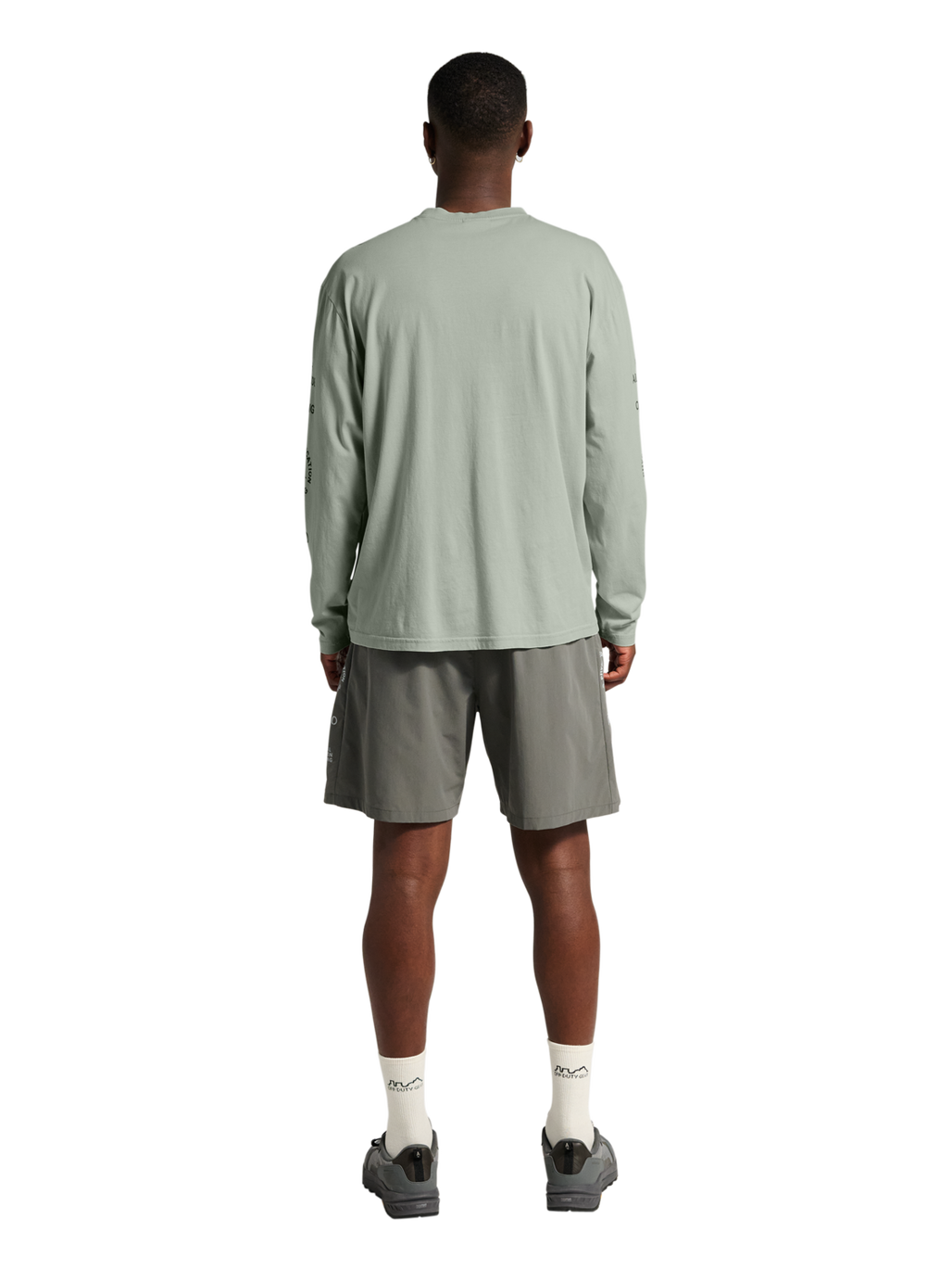 HALO GRAPHIC LOGO LONGSLEEVE, STORM GRAY, model
