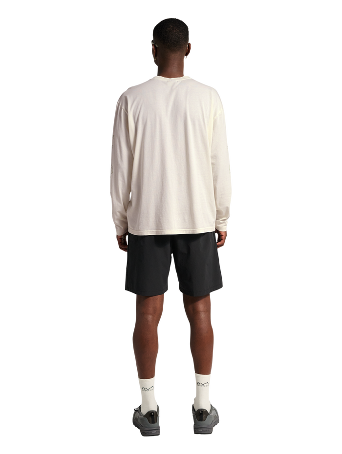 HALO GRAPHIC LOGO LONGSLEEVE, MARSHMALLOW, model