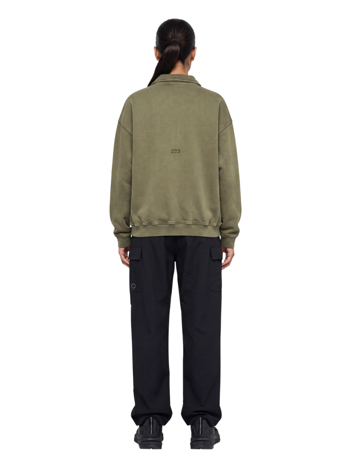 HALO BOXY POLO SWEAT, CAPERS, model