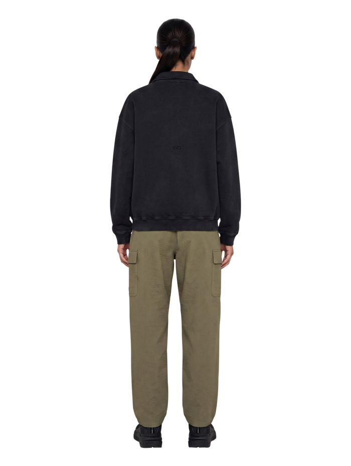 HALO BOXY POLO SWEAT, BLACK, model