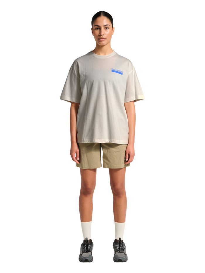 HALO GRAPHIC BOXY T-SHIRT, MARSHMALLOW/PALACE BLUE, model