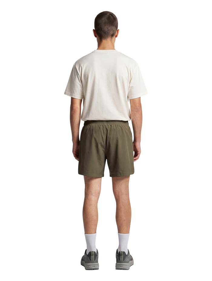 HALO SHORTS, CAPERS, model