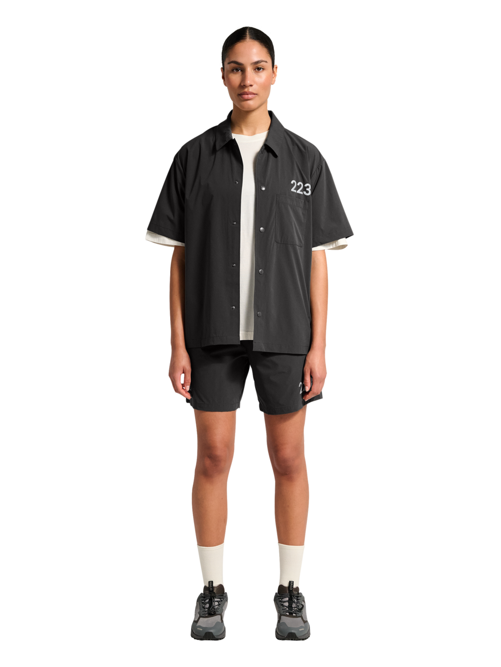 HALO DIVISION SHIRT, RAVEN, model