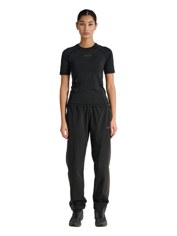 HALO WOMEN DIVISION T-SHIRT, BLACK, model