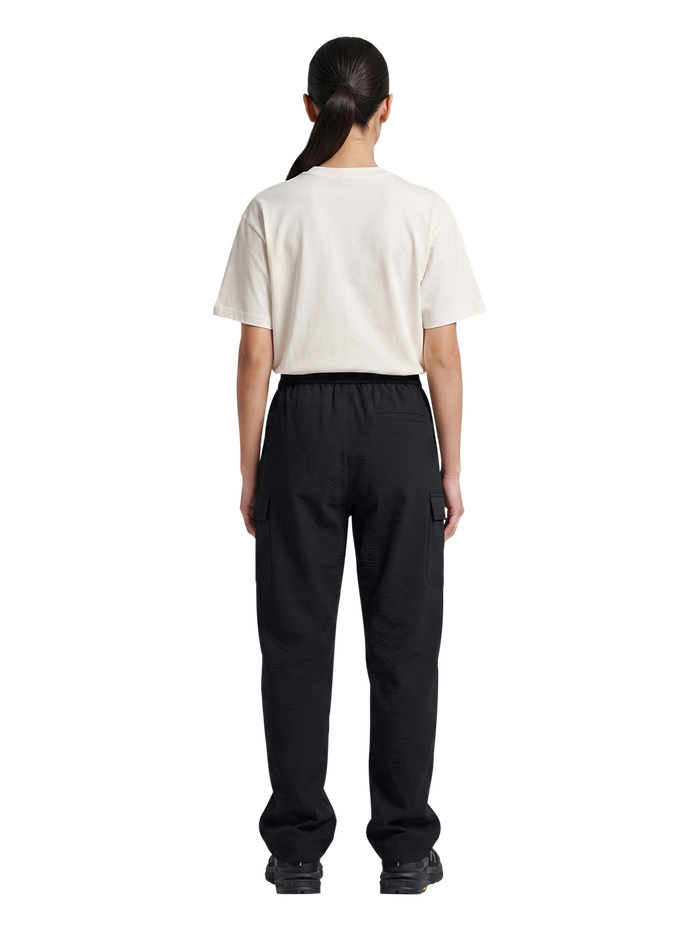 HALO ENHANCED RELAXED PANT, BLACK, model