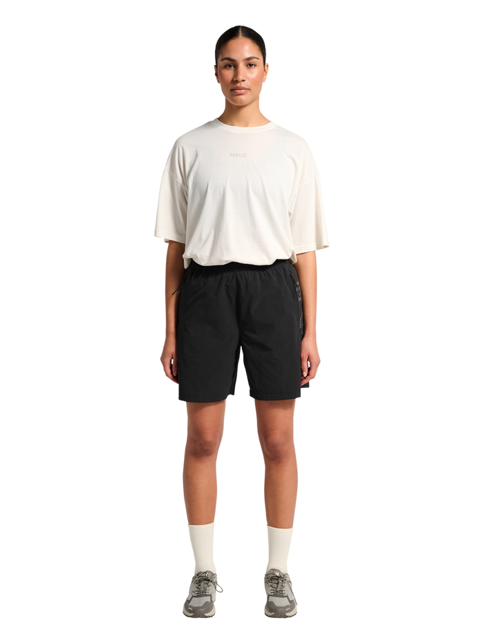 HALO GRAPHIC DIVISION SHORT, BLACK, model
