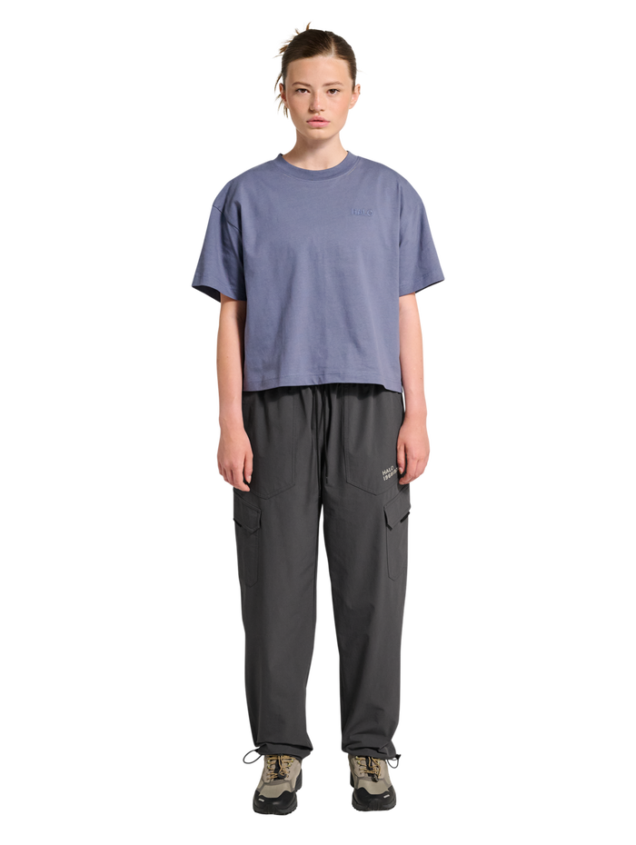 HALO TRAIL PANTS, ASPHALT, model