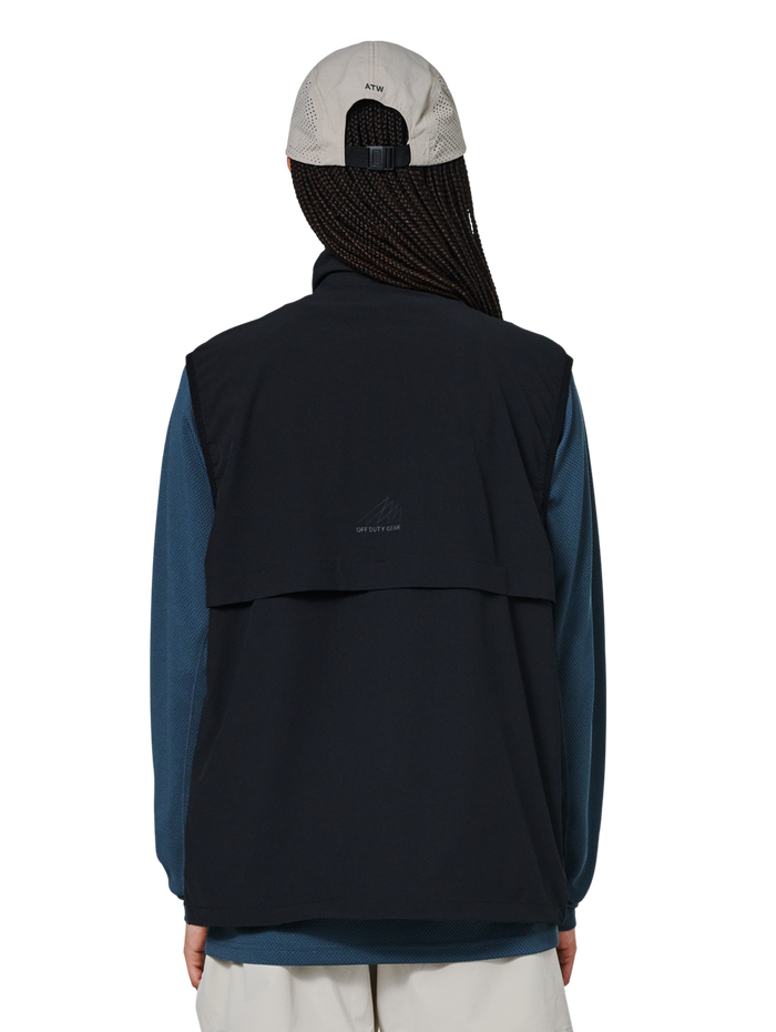 HALO SCOUT VEST, BLACK, model
