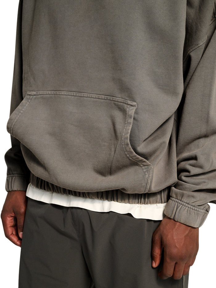 HALO DHOBI BOXY HOODIE, GUNMETAL, model