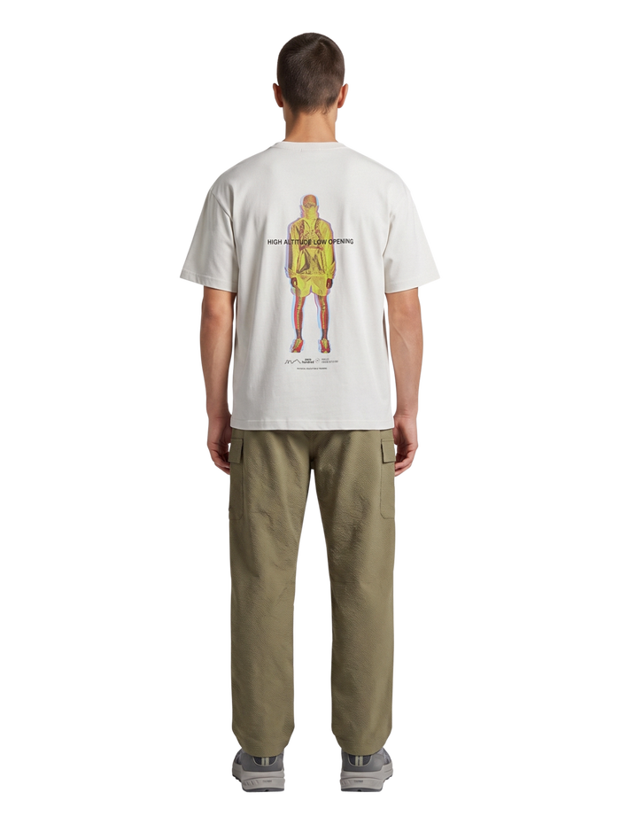 HALO GRAPHIC BOXY T-SHIRT, MARSHMALLOW/WILD LIME, model
