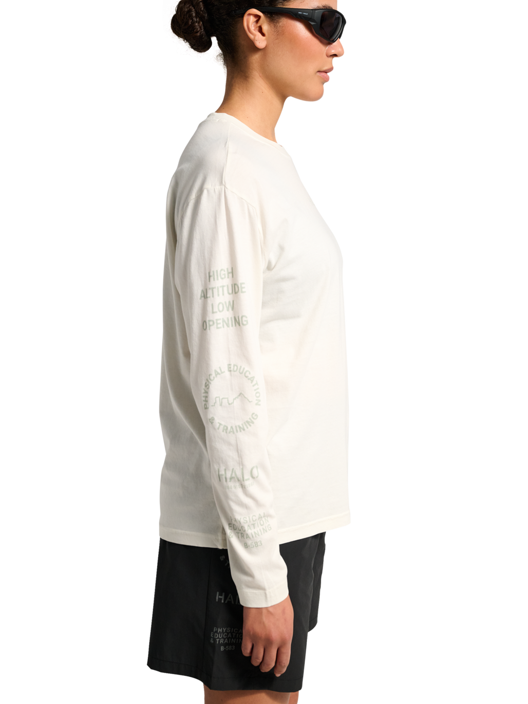 HALO GRAPHIC LOGO LONGSLEEVE, MARSHMALLOW, model