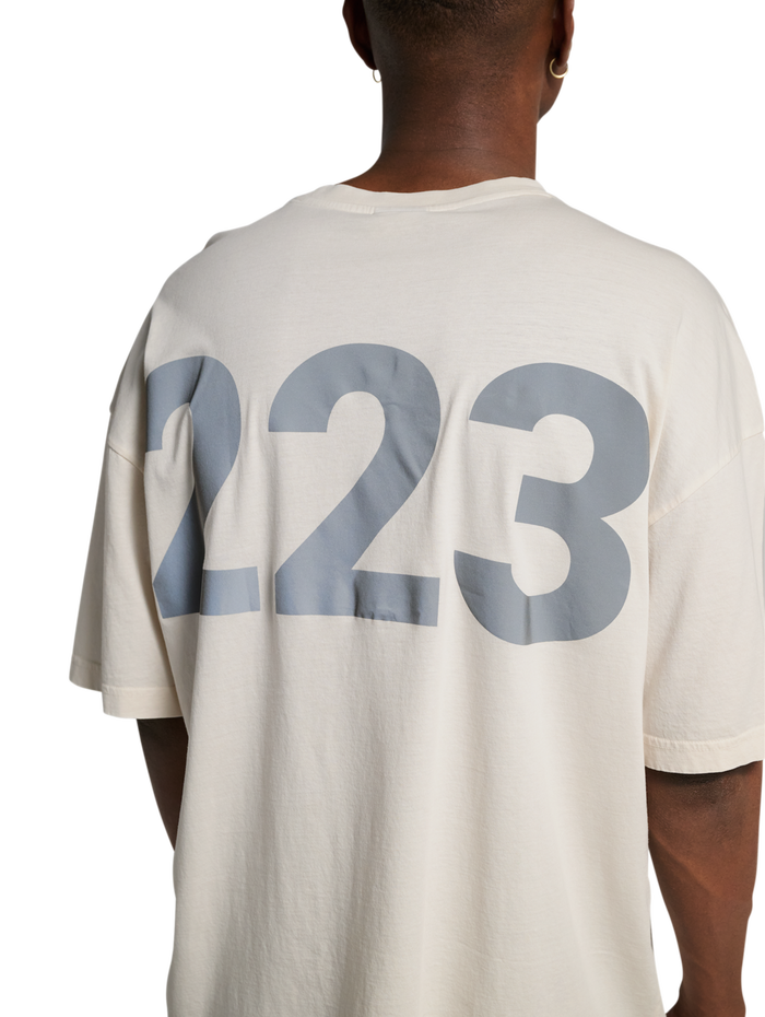 HALO DHOBI BOXY T-SHIRT, MARSHMALLOW, model