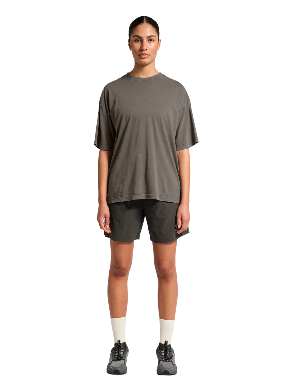 HALO DHOBI BOXY T-SHIRT, GUNMETAL, model