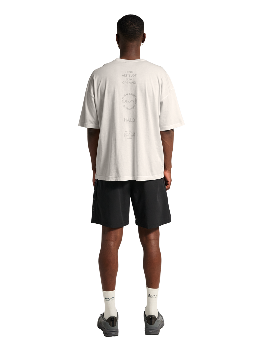 HALO GRAPHIC LOGO BOXY T-SHIRT, MARSHMALLOW, model