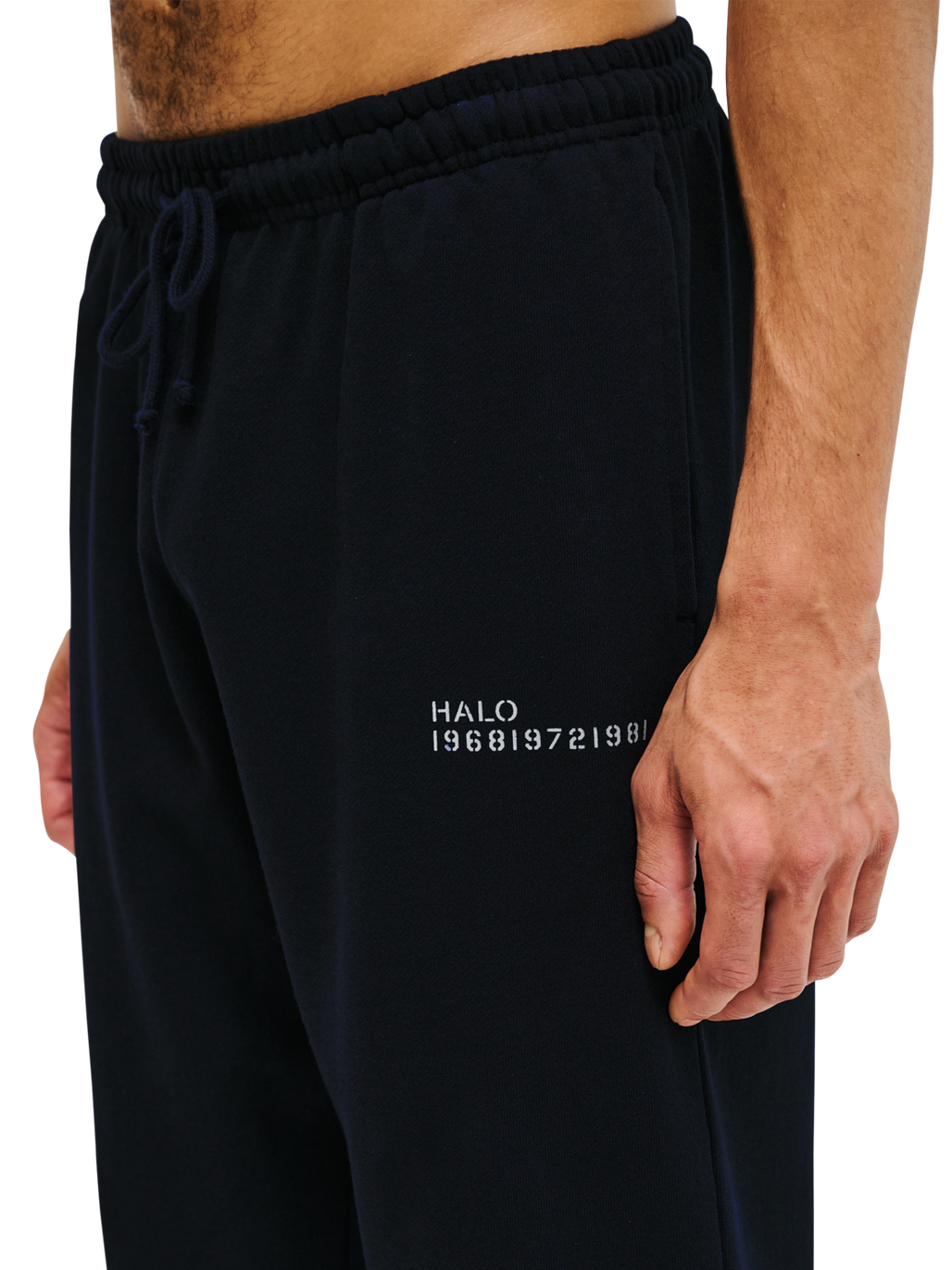 HALO ESSENTIAL SWEATPANTS, BLACK, model