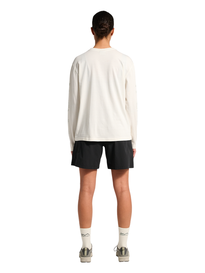 HALO GRAPHIC LOGO LONGSLEEVE, MARSHMALLOW, model