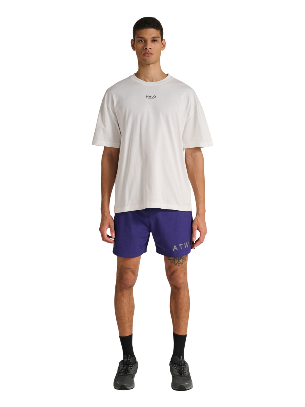 HALO GRAPHIC BOXY T-SHIRT, MARSHMALLOW/SILVER/ASTRAL AURA, model