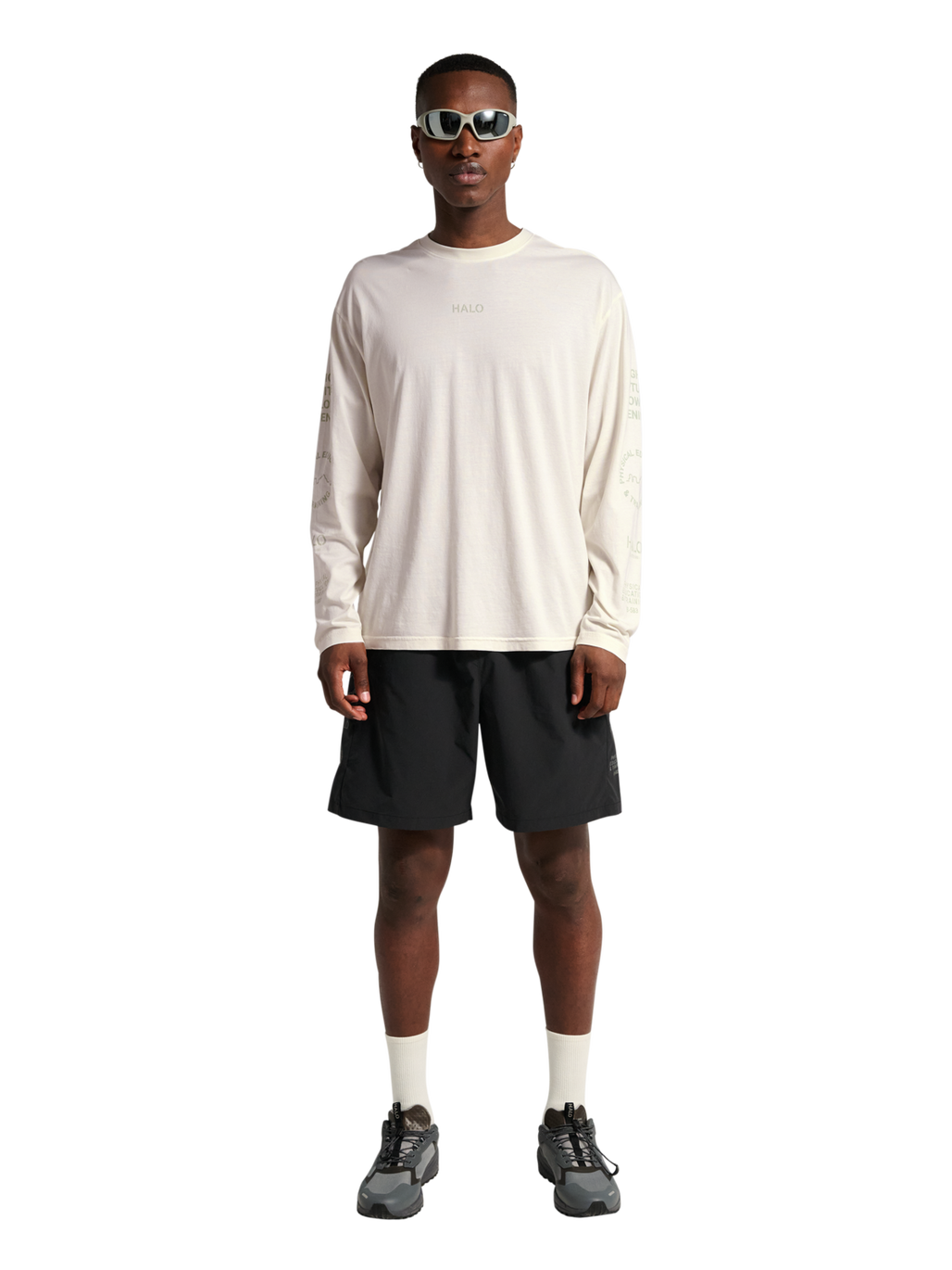 HALO GRAPHIC LOGO LONGSLEEVE, MARSHMALLOW, model
