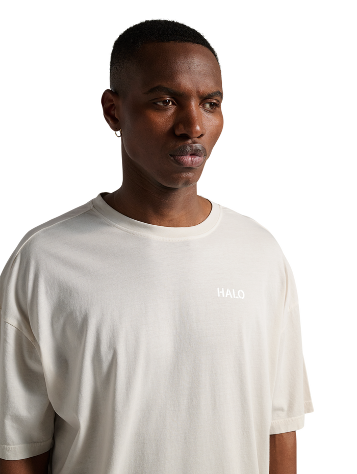 HALO DHOBI BOXY T-SHIRT, MARSHMALLOW, model